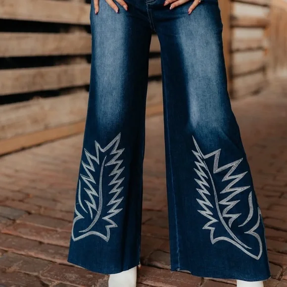 Lucky & Blessed Western Chic Embroidered Tea Stain Jeans size 18 Boho Western - Picture 4 of 16